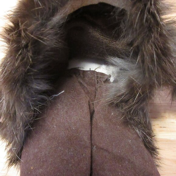 Vintage Native Indian Eskimo Doll Porcelain Head With Hooded Fur 13" - Picture 7 of 8